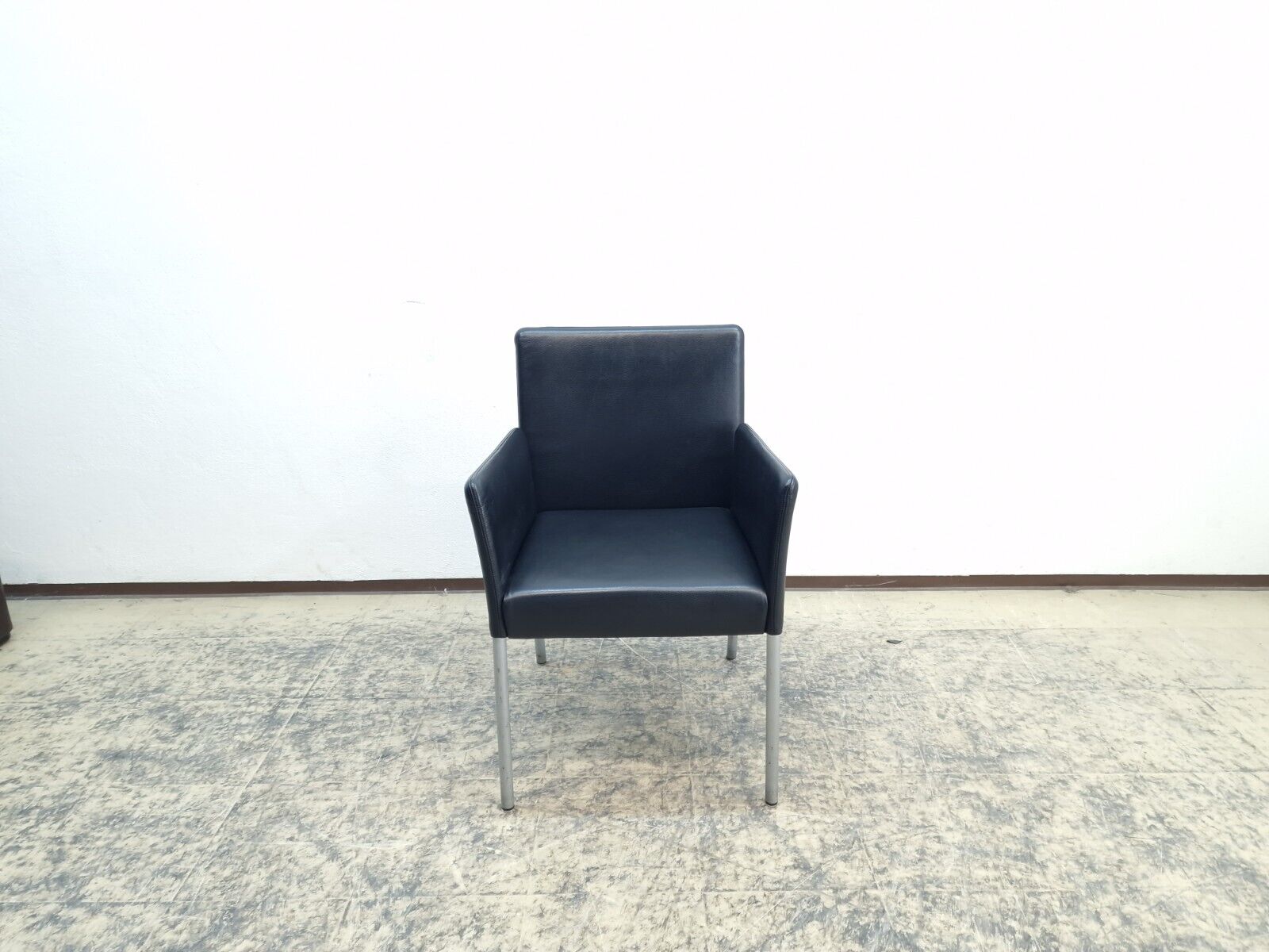 {{ product_title }} – {{ product_type }} von JS Furniture, Designer-Möbel gebraucht.