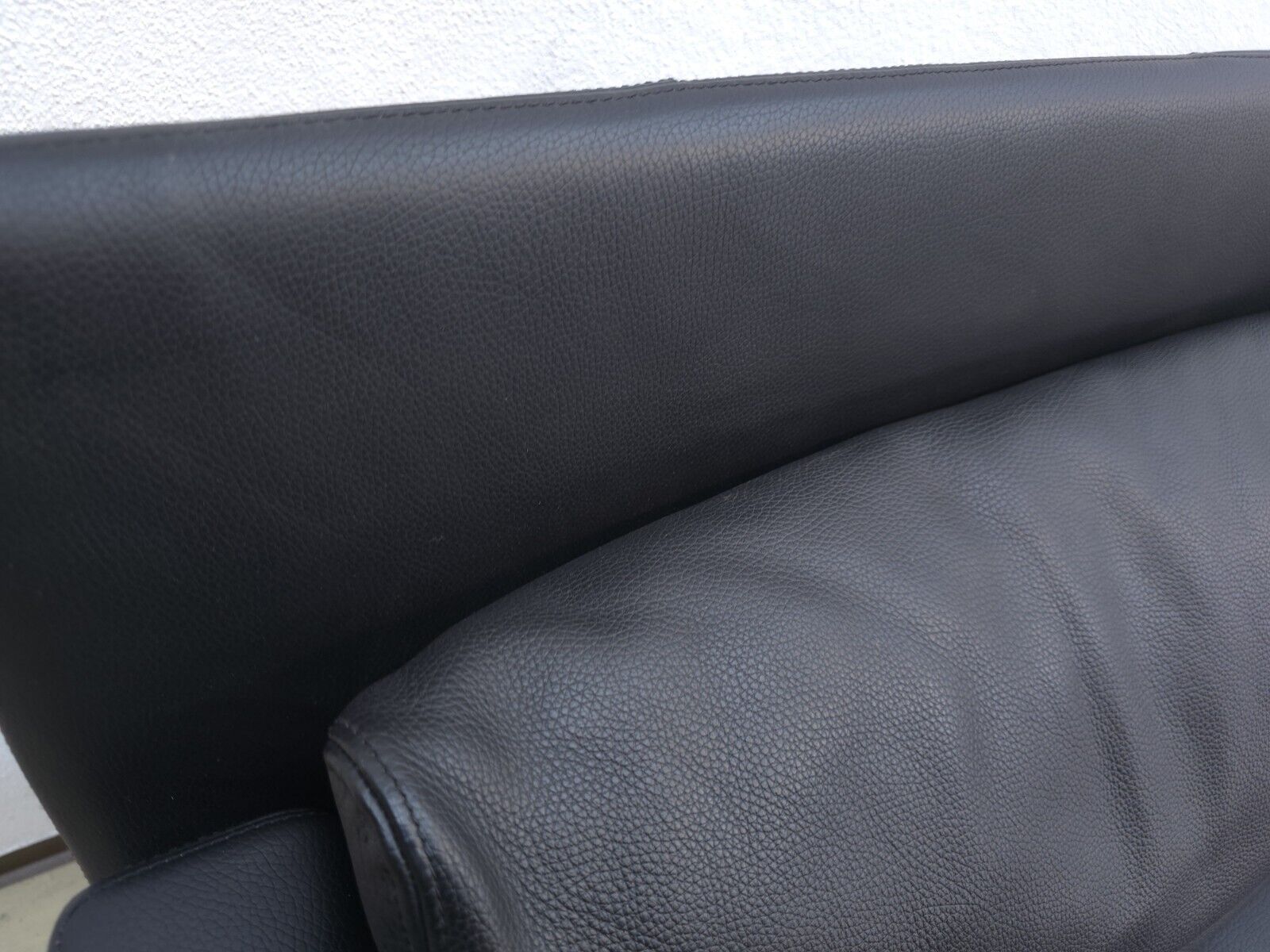 {{ product_title }} – {{ product_type }} von JS Furniture, Designer-Möbel gebraucht.