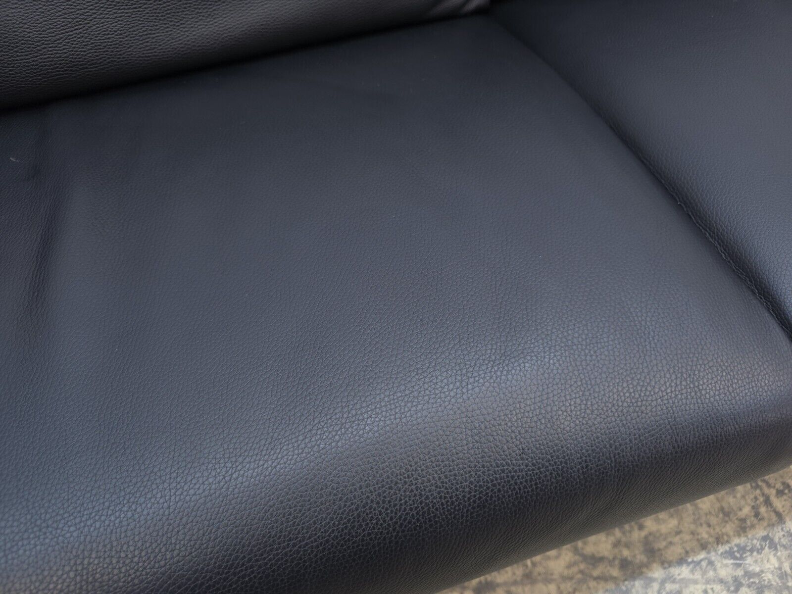 {{ product_title }} – {{ product_type }} von JS Furniture, Designer-Möbel gebraucht.