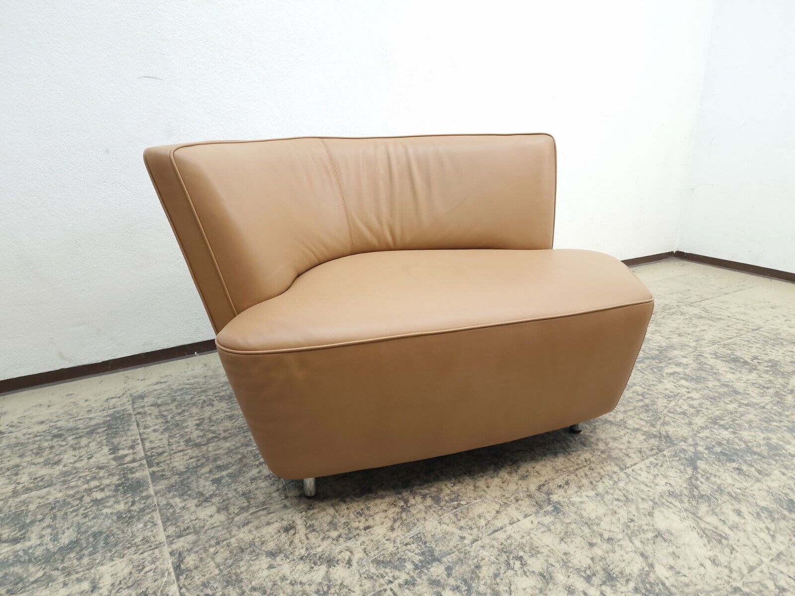 {{ product_title }} – {{ product_type }} von JS Furniture, Designer-Möbel gebraucht.