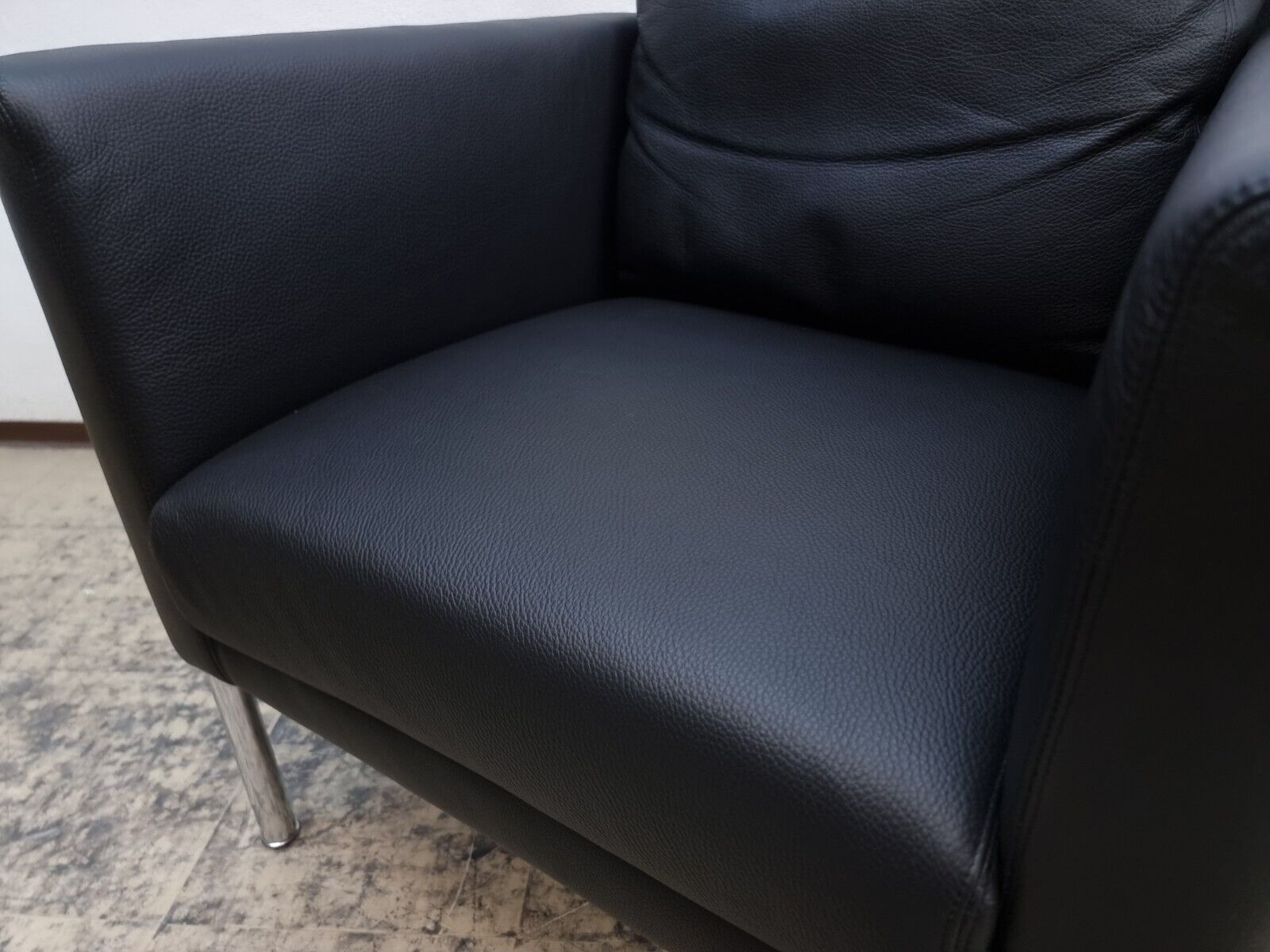 {{ product_title }} – {{ product_type }} von JS Furniture, Designer-Möbel gebraucht.