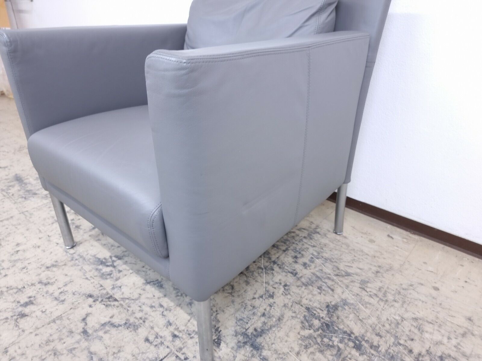 {{ product_title }} – {{ product_type }} von JS Furniture, Designer-Möbel gebraucht.