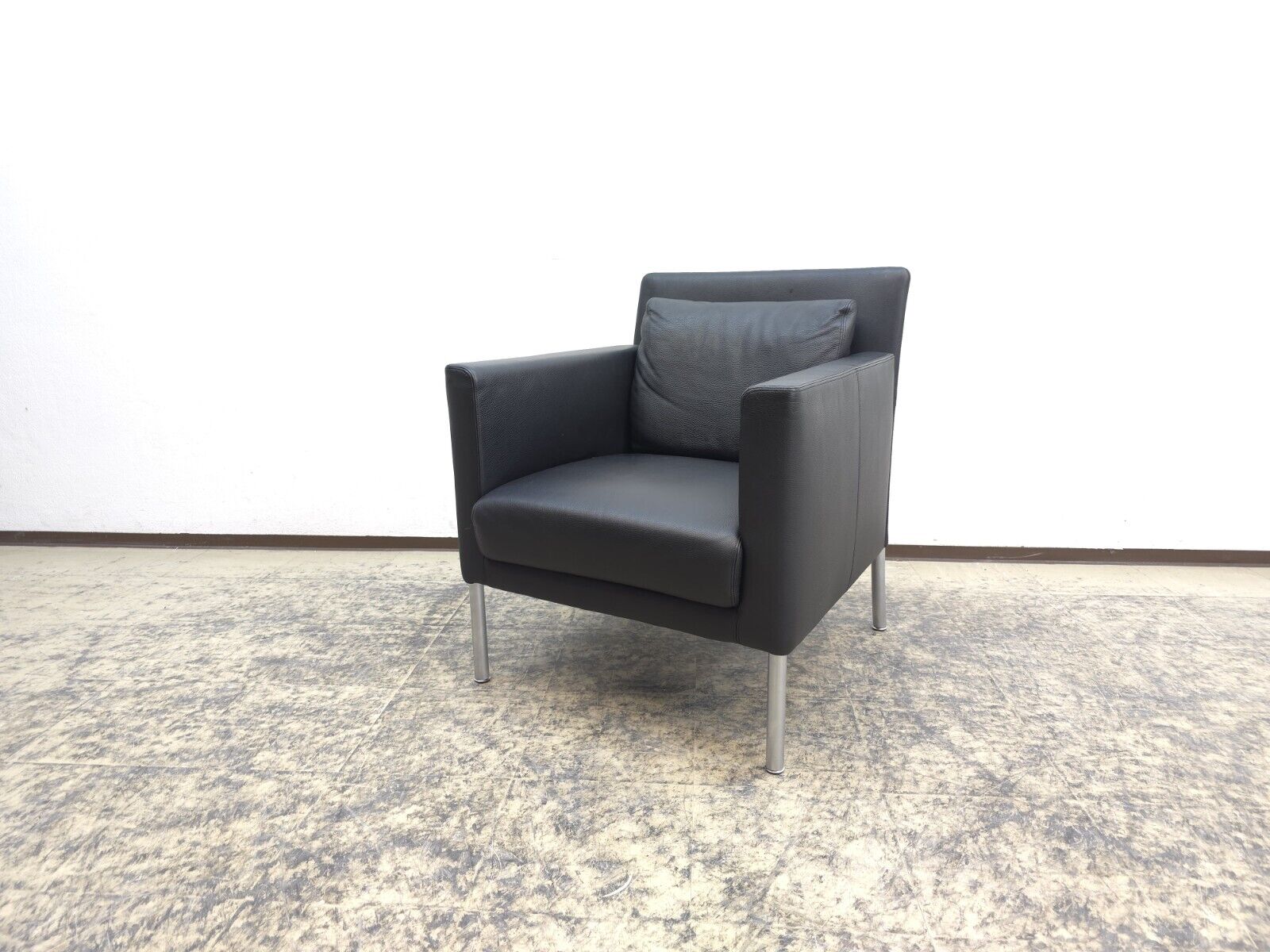 {{ product_title }} – {{ product_type }} von JS Furniture, Designer-Möbel gebraucht.