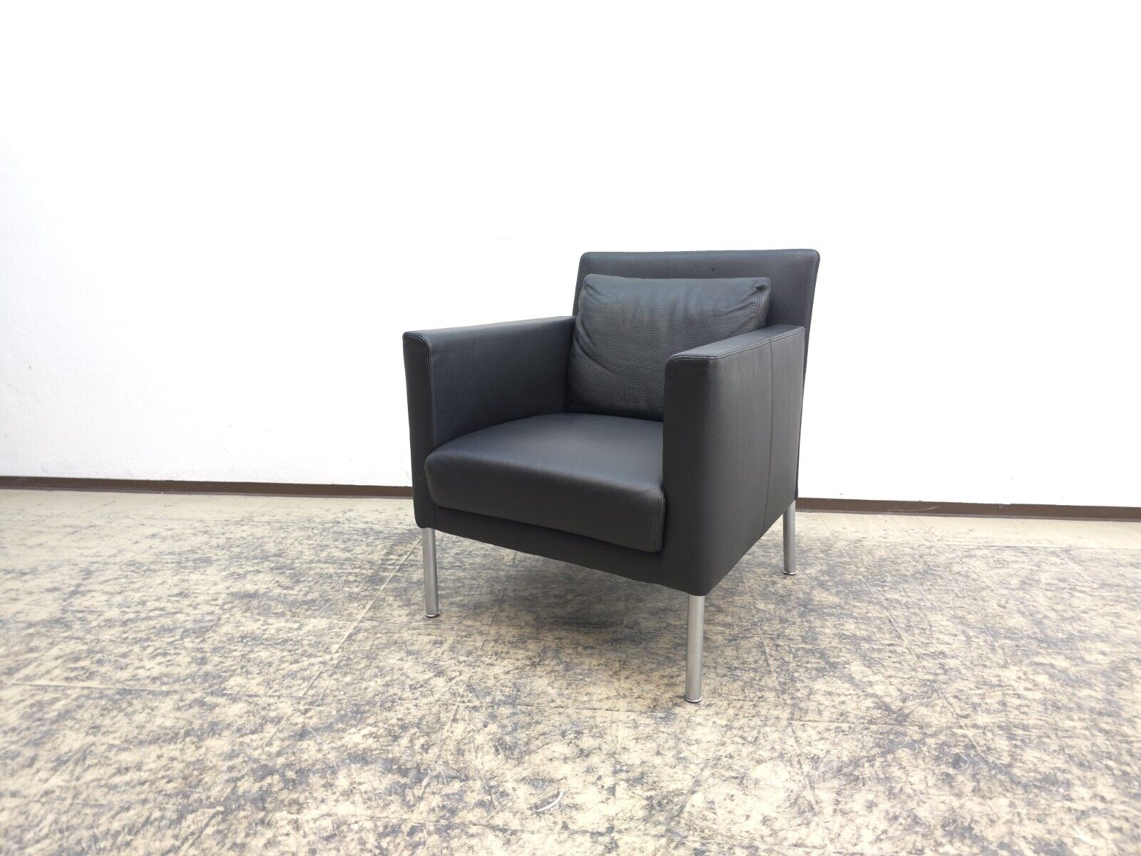 {{ product_title }} – {{ product_type }} von JS Furniture, Designer-Möbel gebraucht.