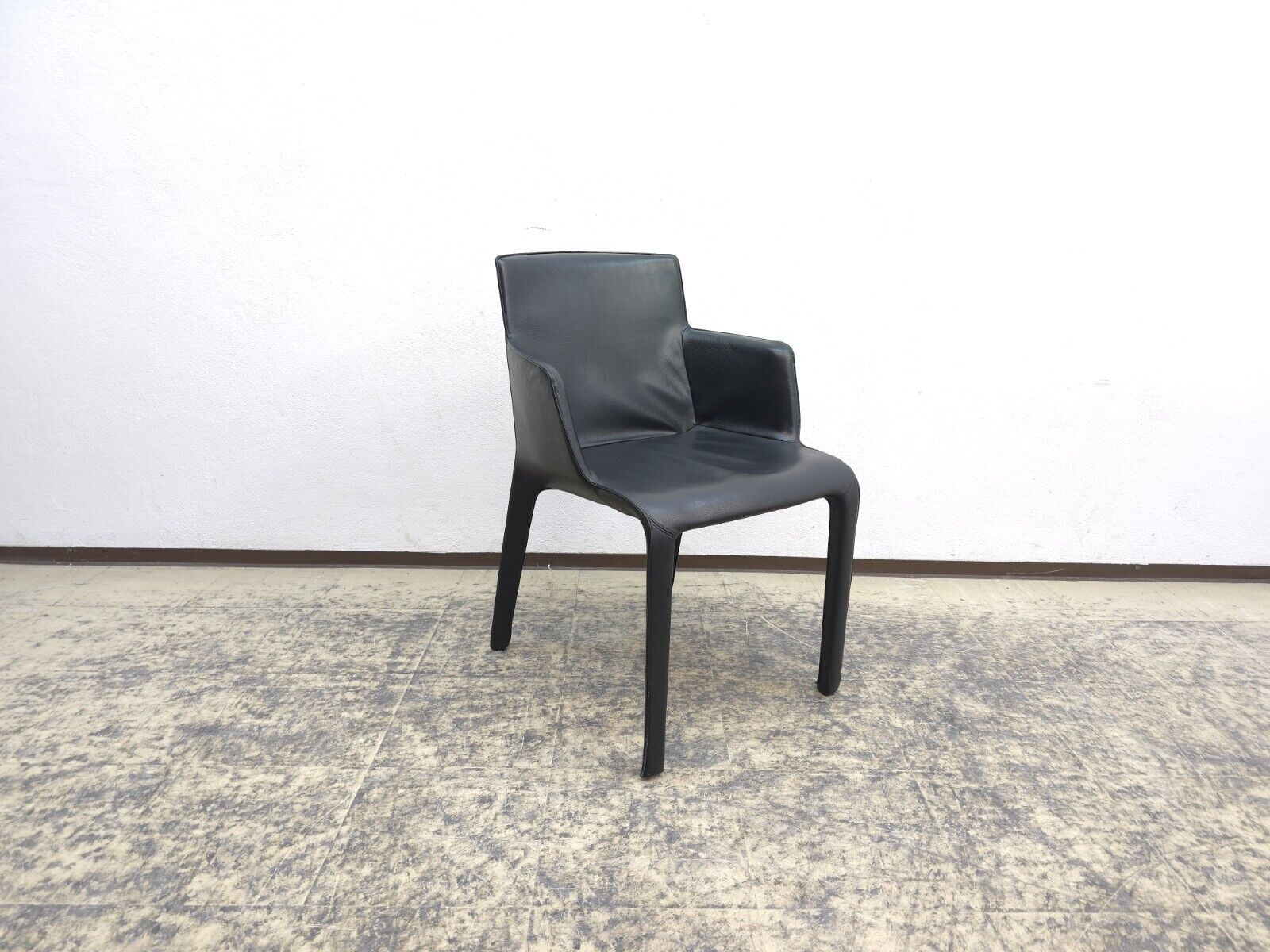 {{ product_title }} – {{ product_type }} von JS Furniture, Designer-Möbel gebraucht.