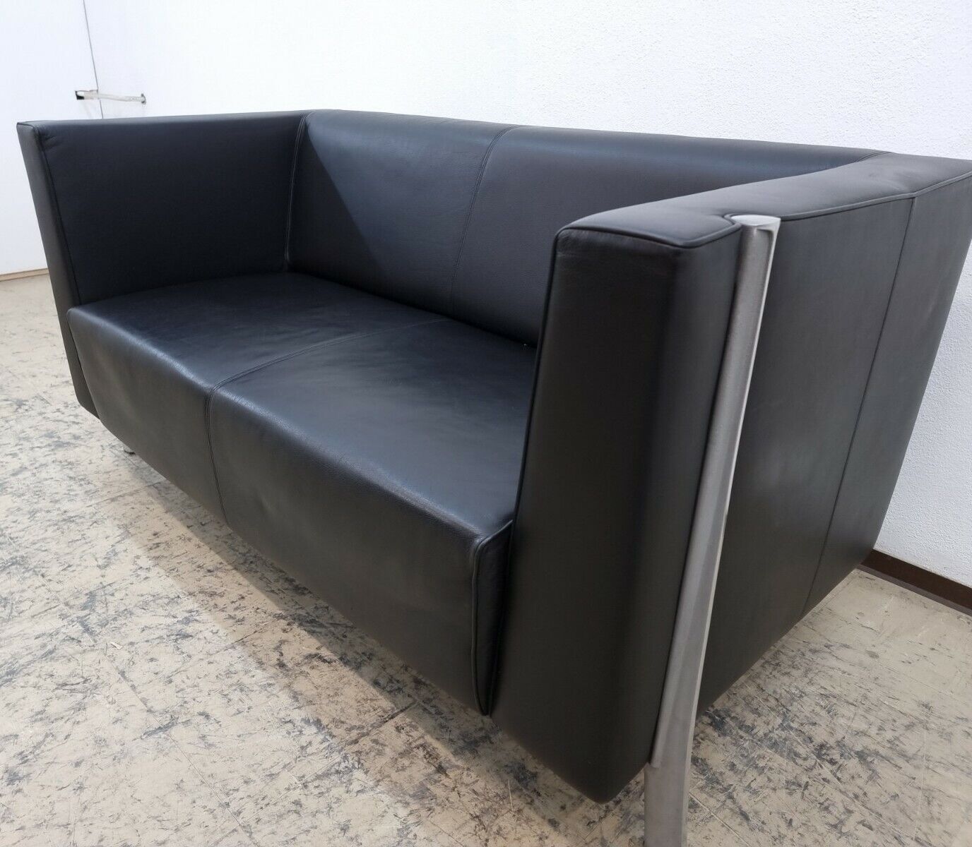 {{ product_title }} – {{ product_type }} von JS Furniture, Designer-Möbel gebraucht.