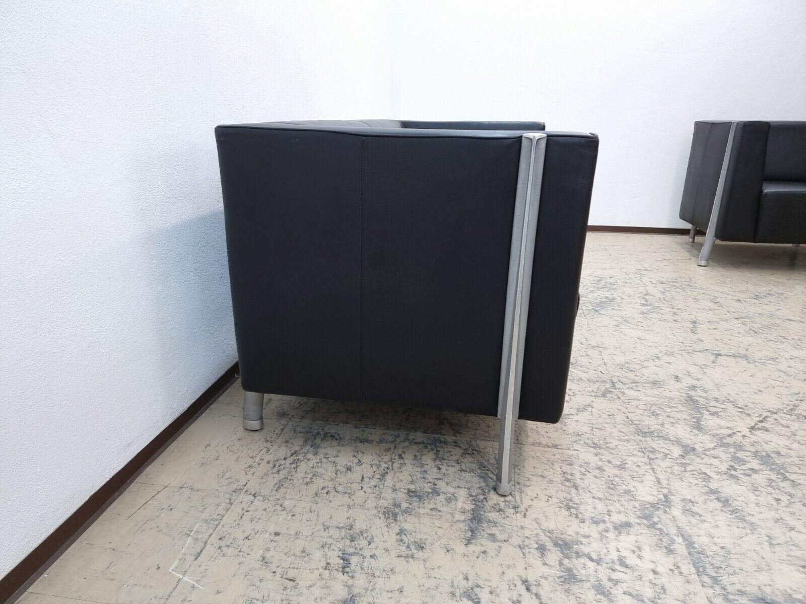 {{ product_title }} – {{ product_type }} von JS Furniture, Designer-Möbel gebraucht.
