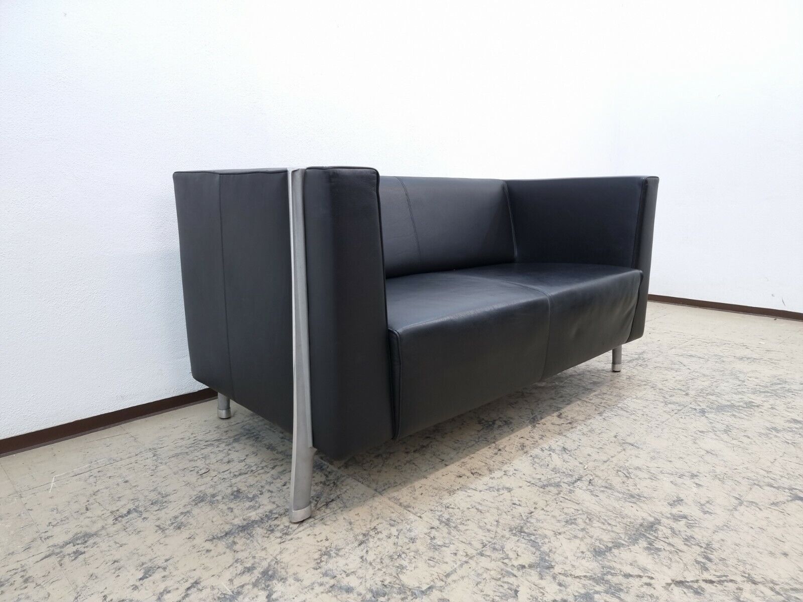 {{ product_title }} – {{ product_type }} von JS Furniture, Designer-Möbel gebraucht.