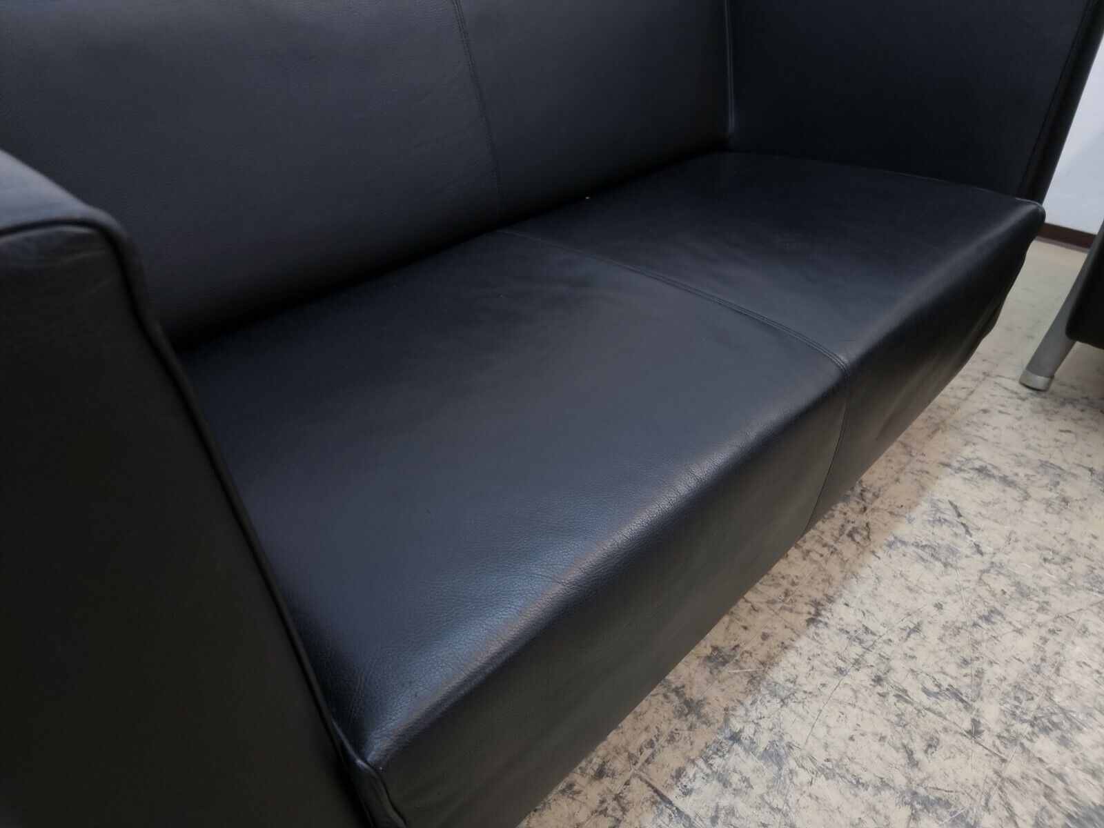 {{ product_title }} – {{ product_type }} von JS Furniture, Designer-Möbel gebraucht.