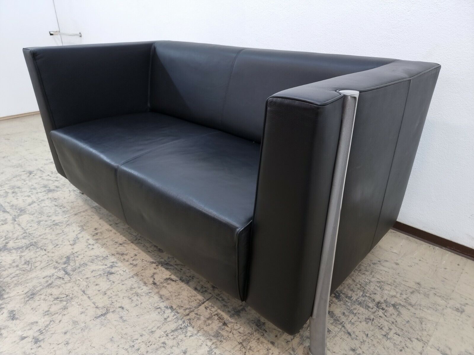{{ product_title }} – {{ product_type }} von JS Furniture, Designer-Möbel gebraucht.