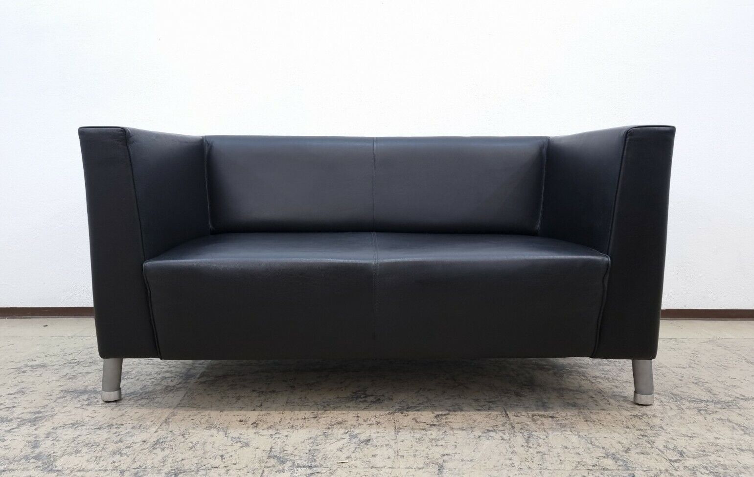 {{ product_title }} – {{ product_type }} von JS Furniture, Designer-Möbel gebraucht.