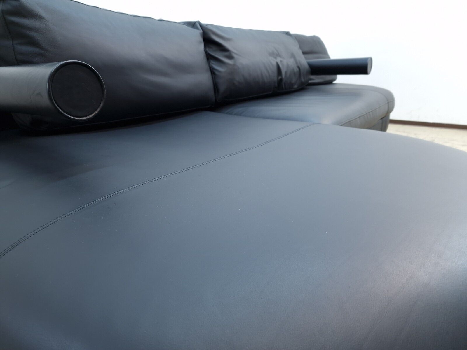 {{ product_title }} – {{ product_type }} von JS Furniture, Designer-Möbel gebraucht.