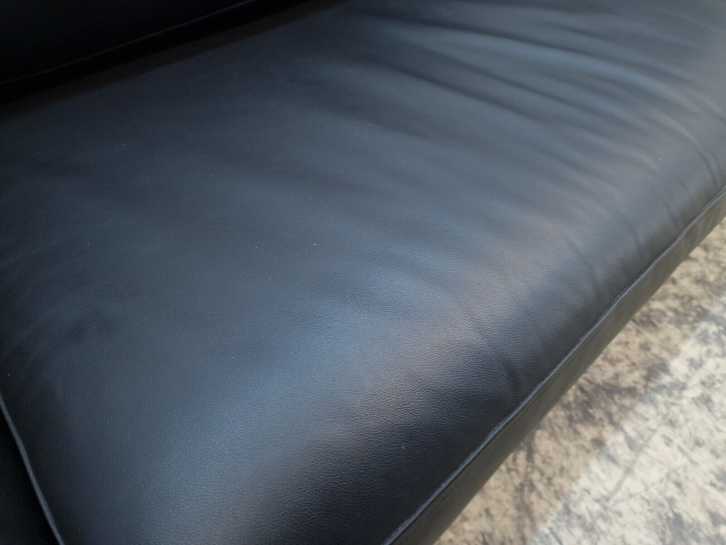 {{ product_title }} – {{ product_type }} von JS Furniture, Designer-Möbel gebraucht.