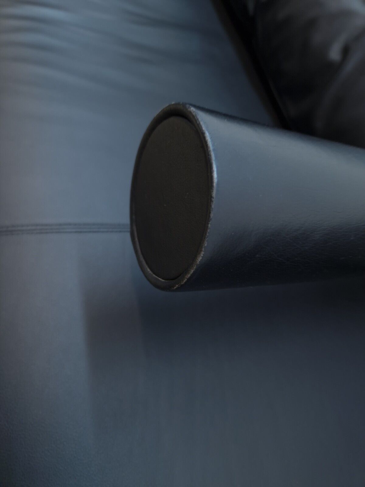 {{ product_title }} – {{ product_type }} von JS Furniture, Designer-Möbel gebraucht.