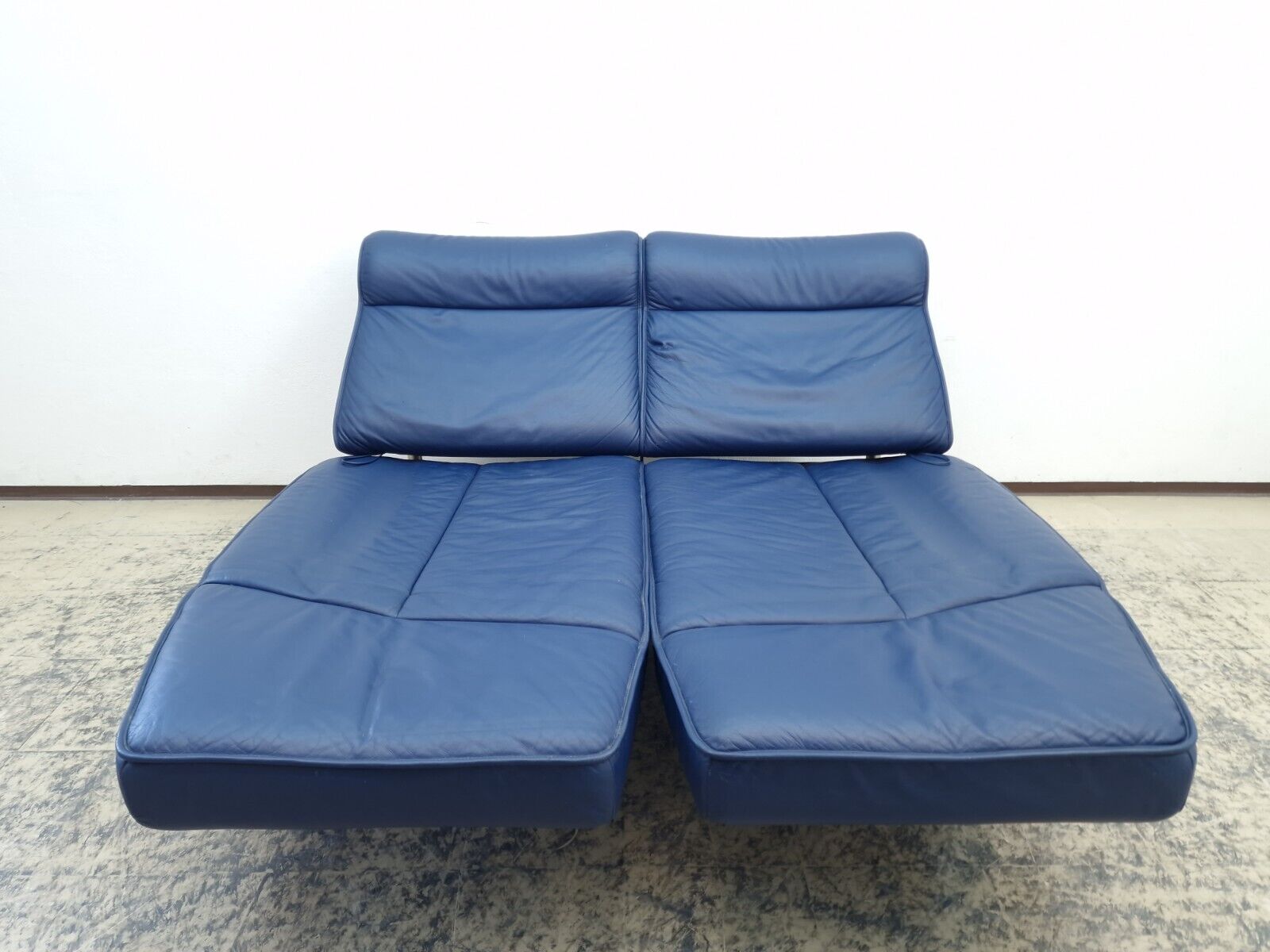 {{ product_title }} – {{ product_type }} von JS Furniture, Designer-Möbel gebraucht.